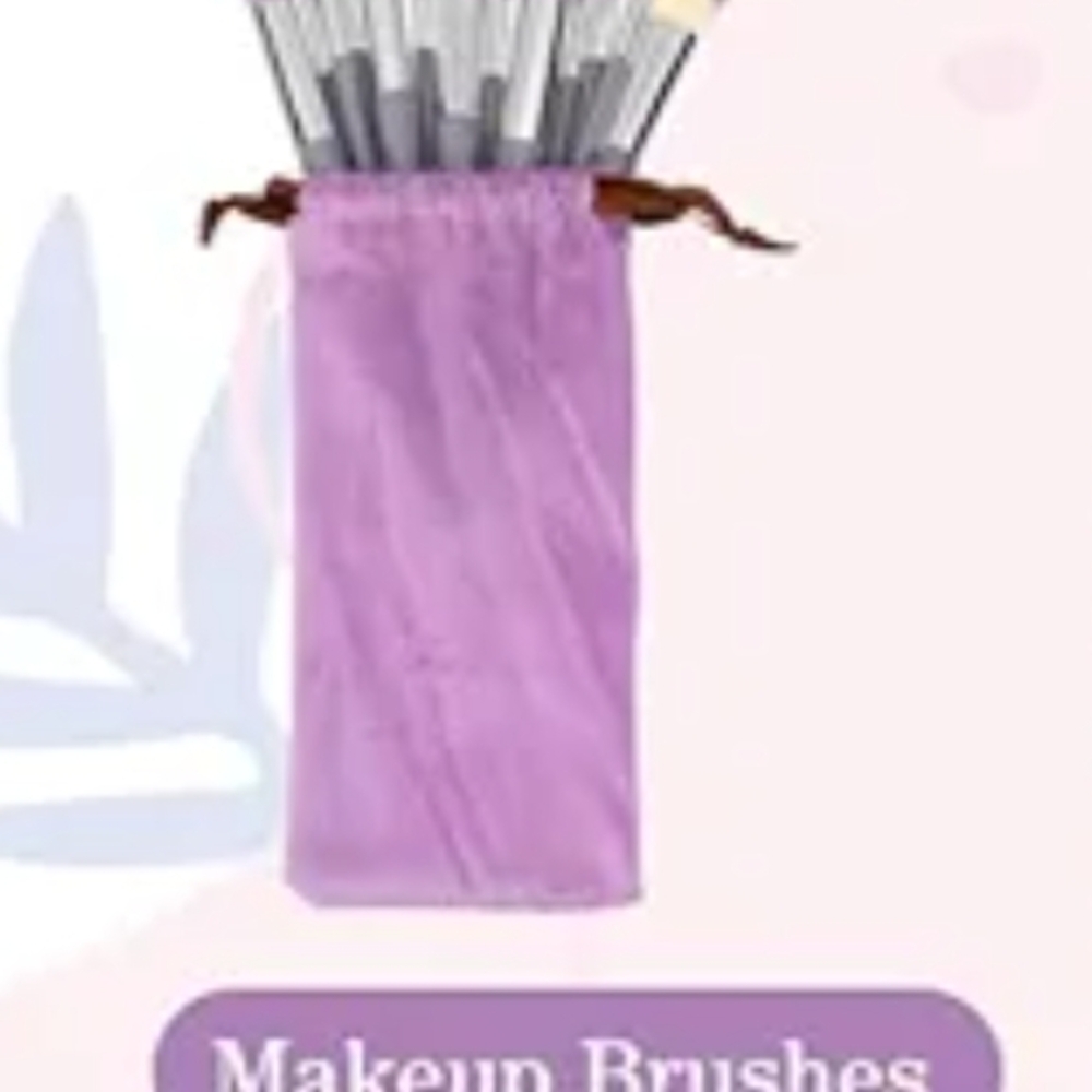 ~Makeup Brushes Lot Of 8 Bags Individually Packaged Party Favors.Brand new